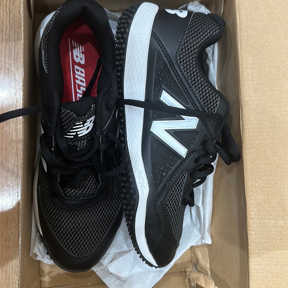 (BRAND NEW) NEW BALANCE TURF SHOES